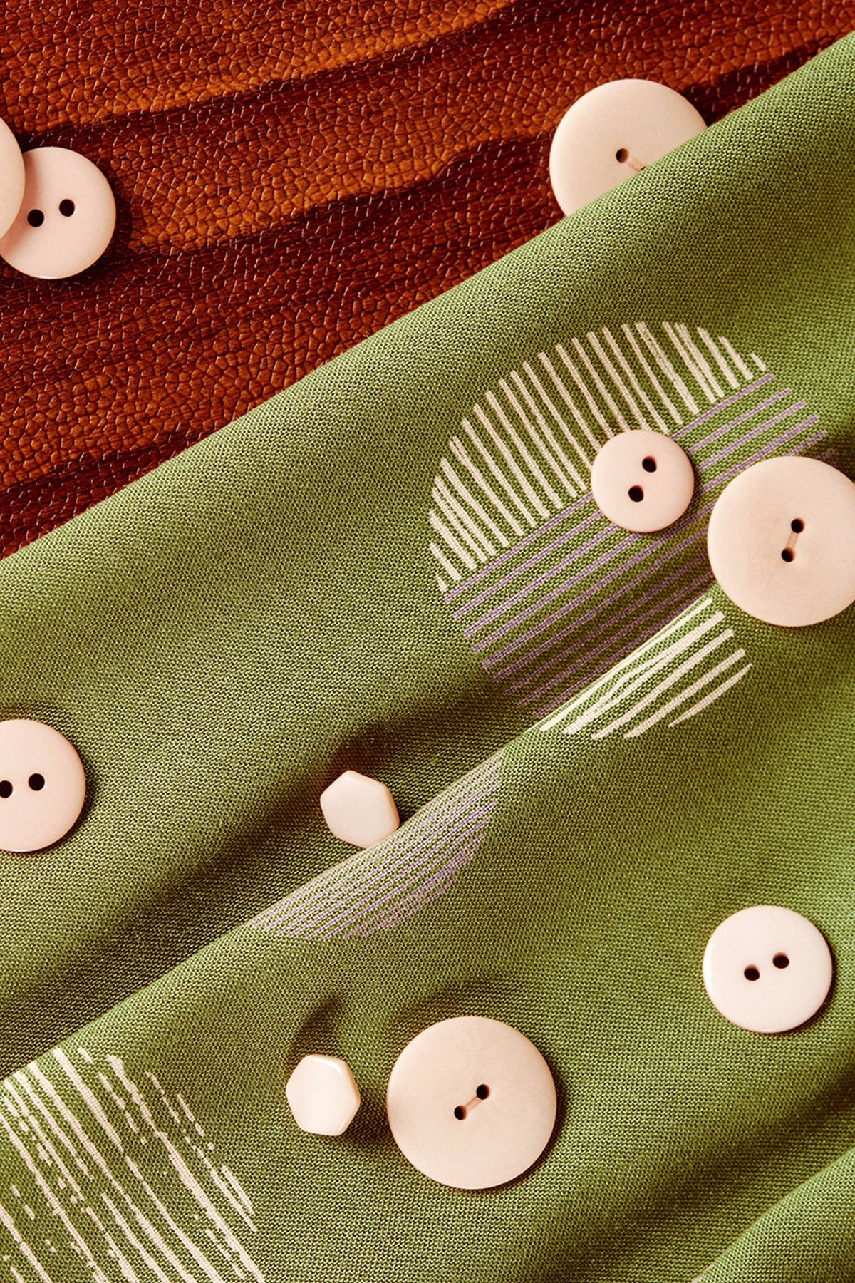 Atelier Brunette Jane Matcha Leaf viscose with wooden buttons