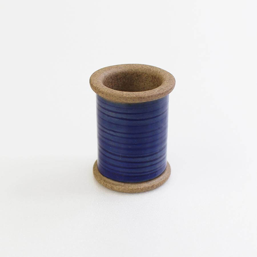 Cohana Hasami magnetic pin holder, in navy blue