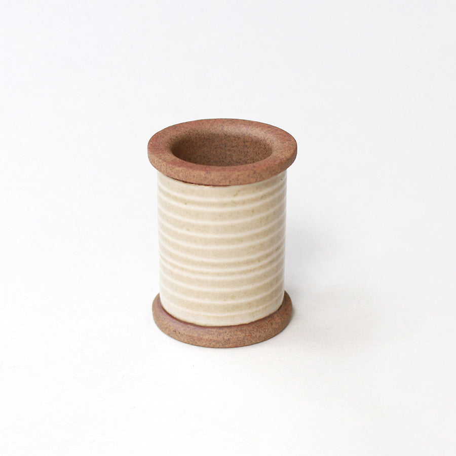 Cohana Hasami magnetic pin holder, in cream