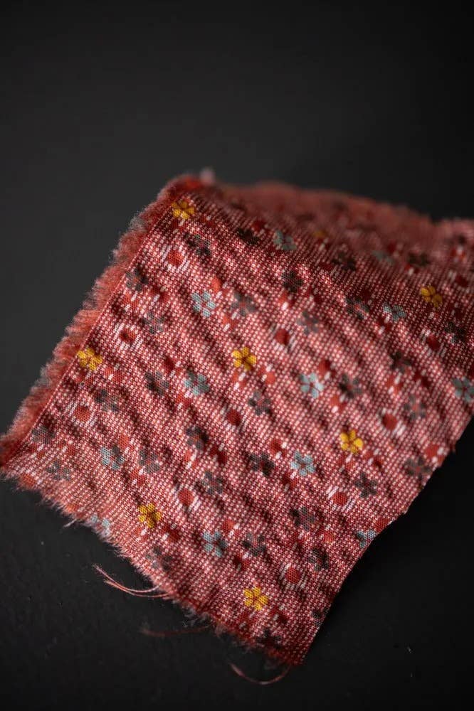 Merchant & Mills Tulip Hana Japanese seersucker fabric, textured weave close-up