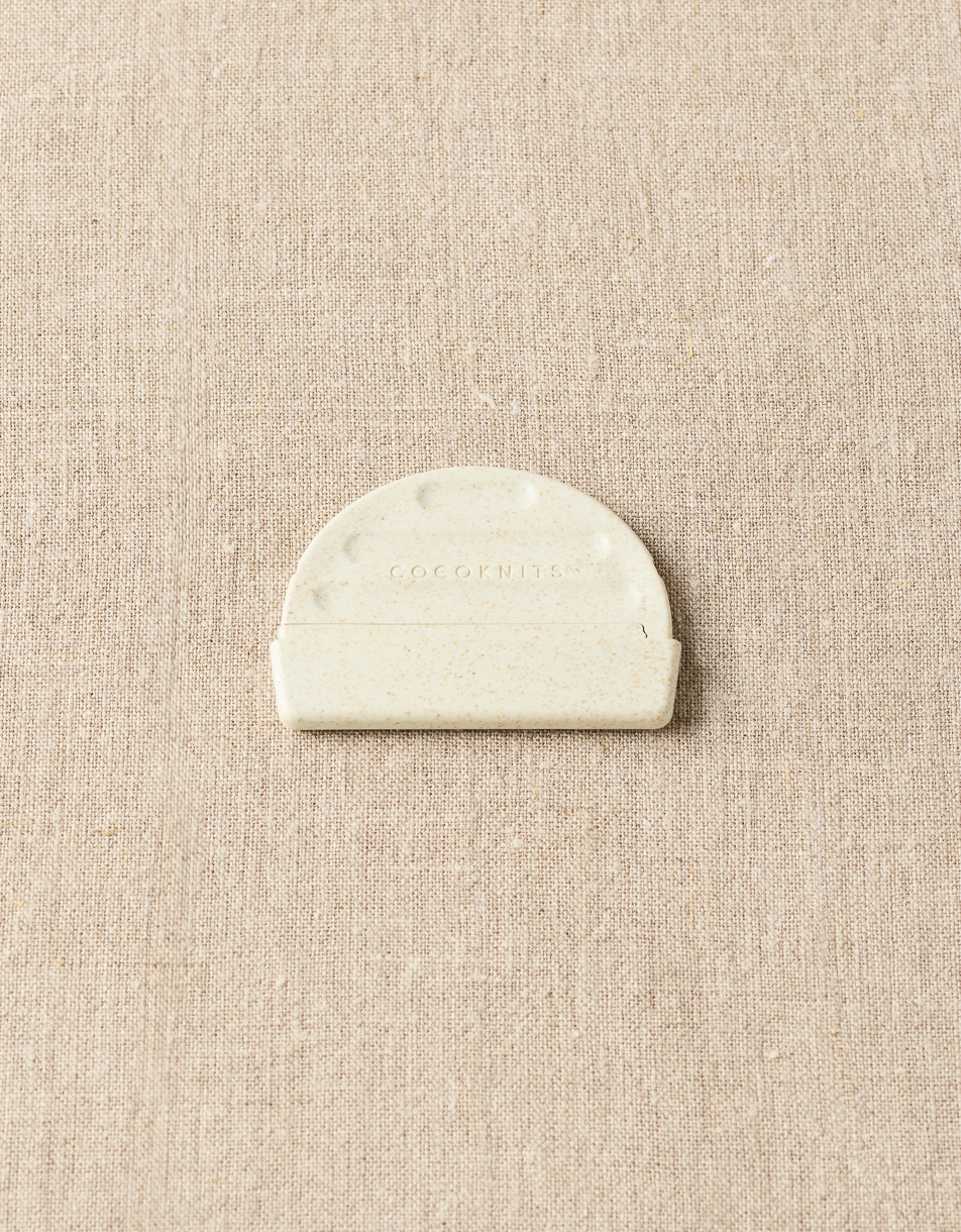 CocoKnits Fuzz Off Comb II, cream sweater depiller comb