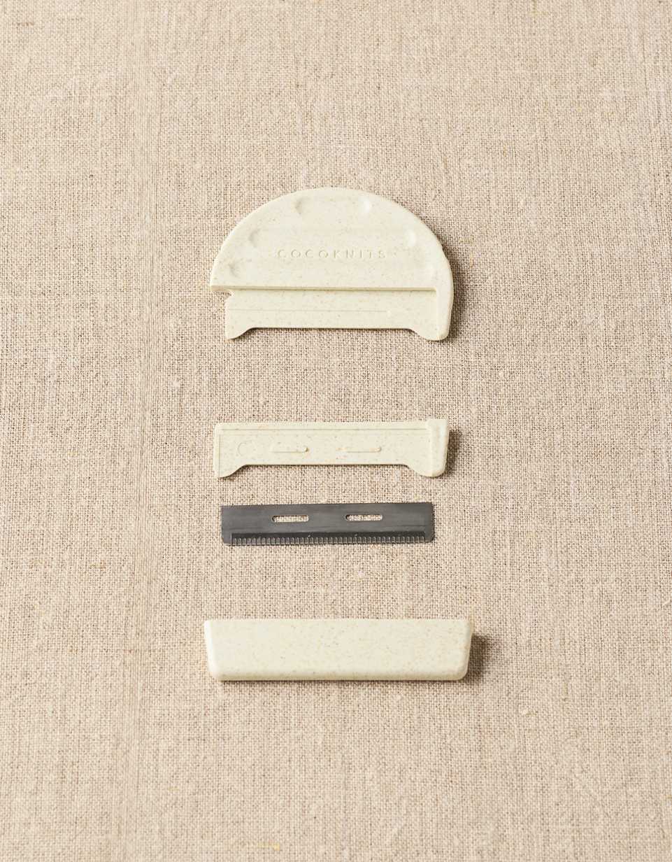CocoKnits Fuzz Off Comb II shown with its blade parts