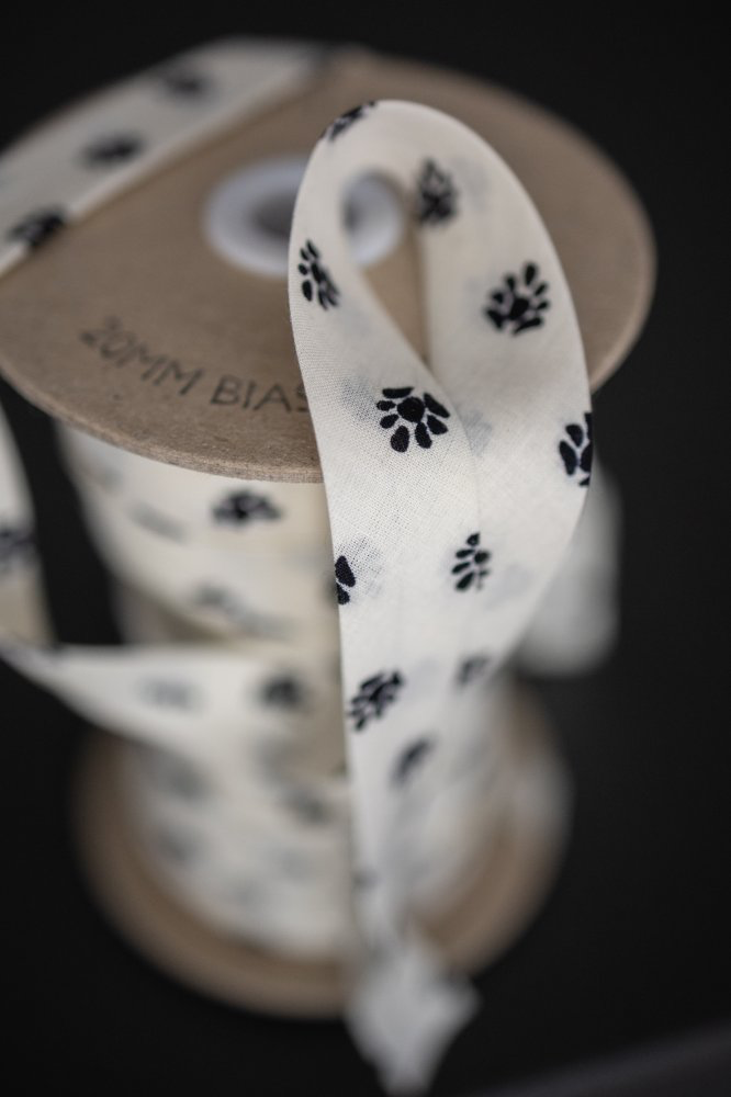Merchant & Mills Cressida bias binding in black and white spot on a spool