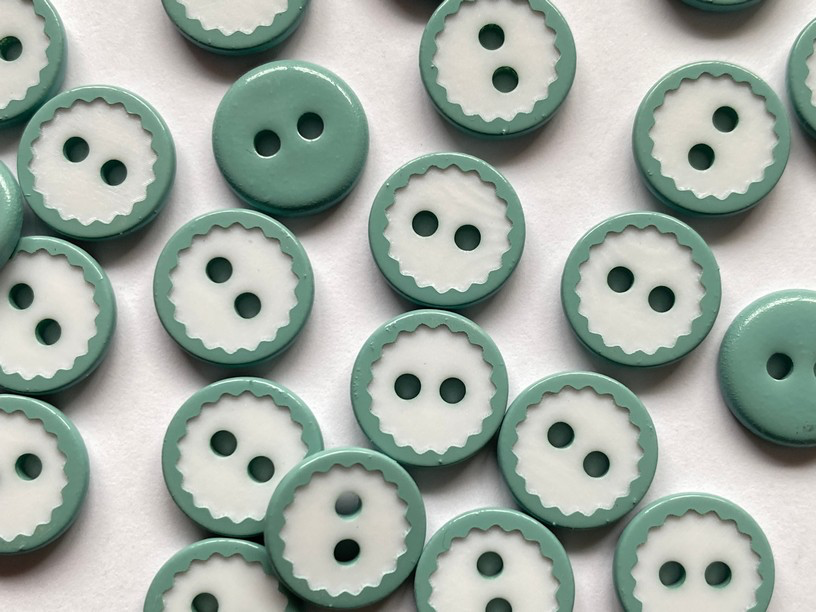 Raised Scallop-Edge Buttons