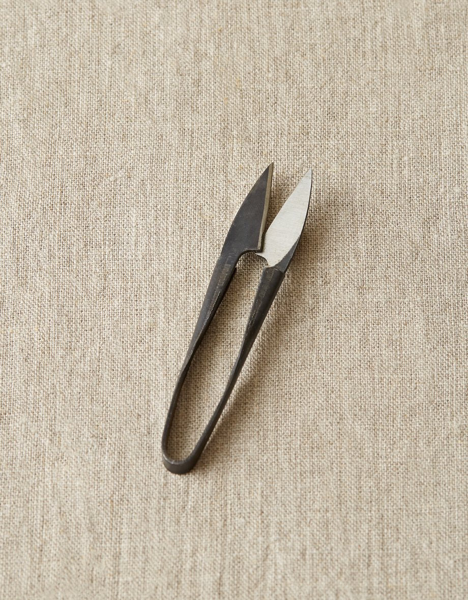 CocoKnits yarn and thread snip in black, small spring scissors for knitting and sewing