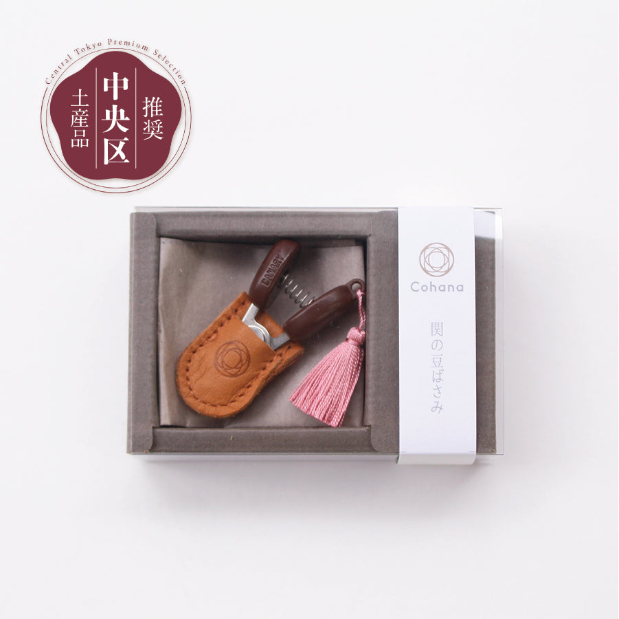 Cohana Seki mini scissors, with a green tassel in its box
