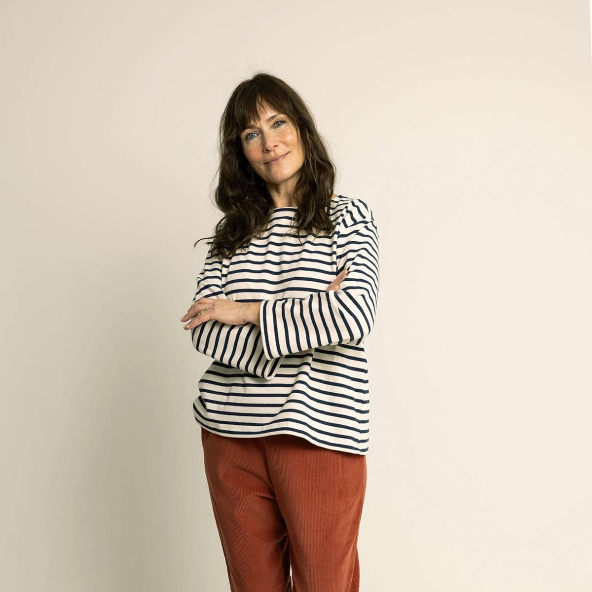 Wardrobe By Me Boatneck Blouse PDF sewing pattern, model in a grey blouse, side view