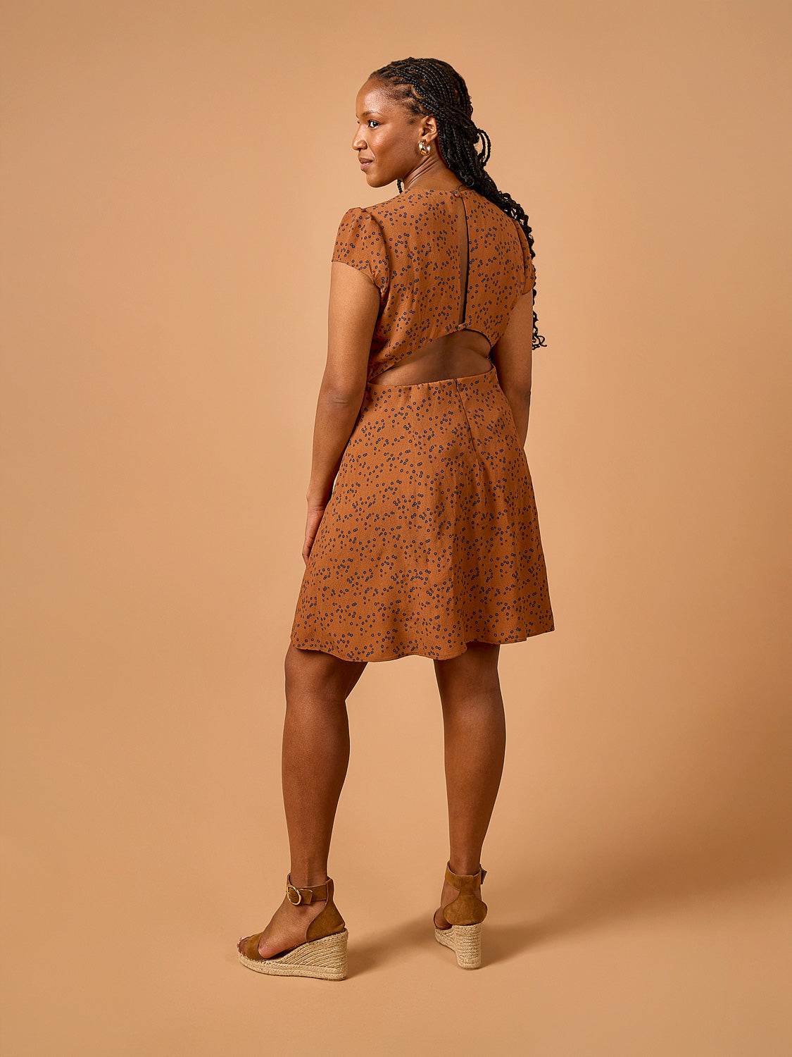 Deer & Doe Eleanor Dress sewing pattern, brown dress back view