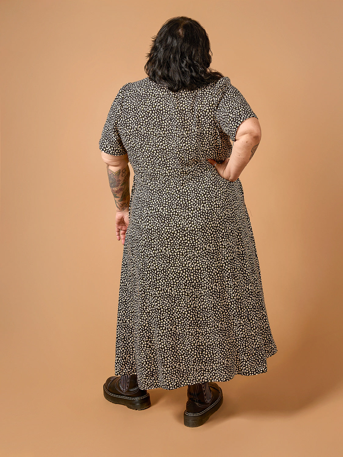 Deer & Doe Eleanor Dress sewing pattern, grey dress seated pose