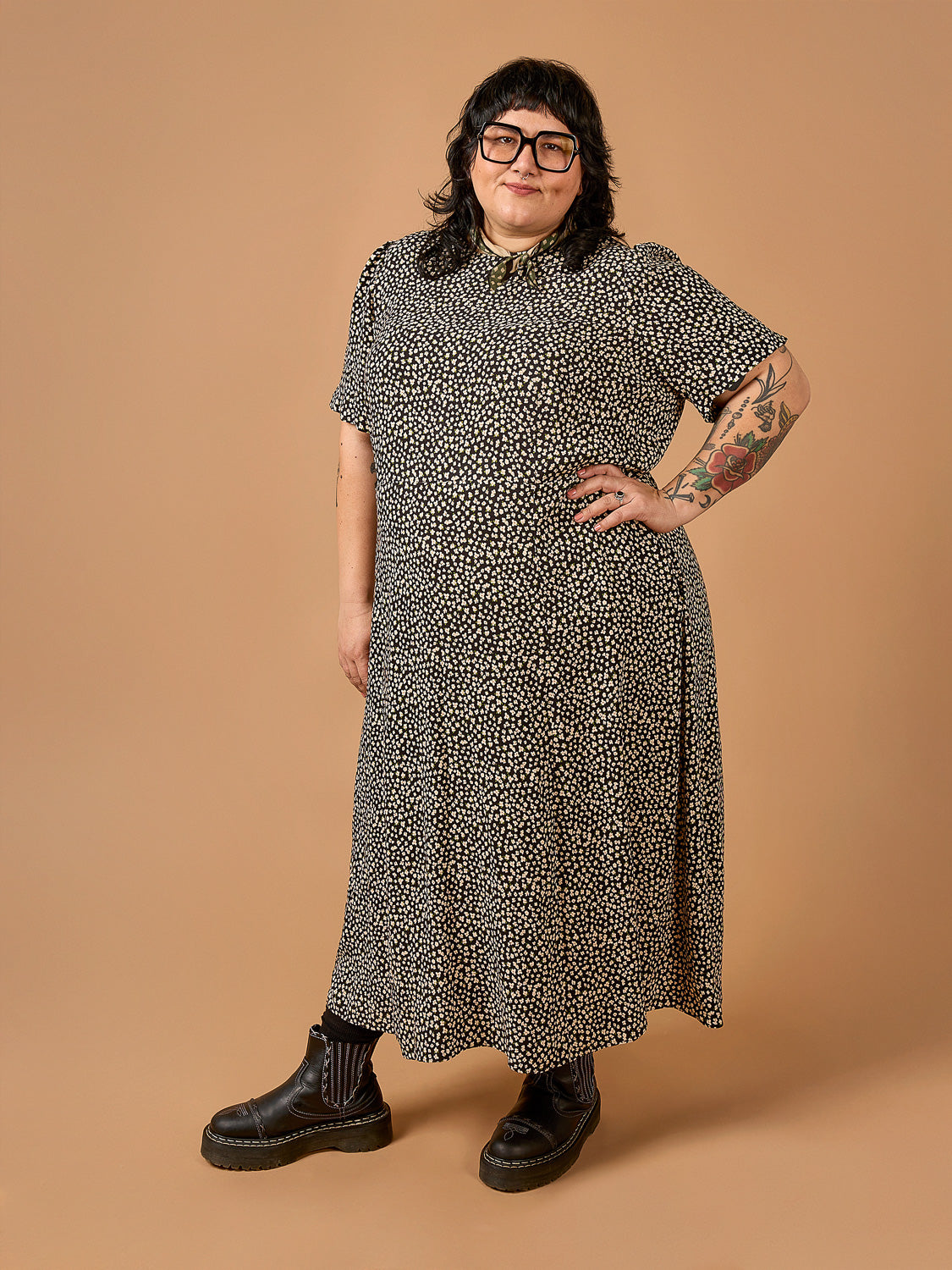 Deer & Doe Eleanor Dress sewing pattern, grey check dress close-up
