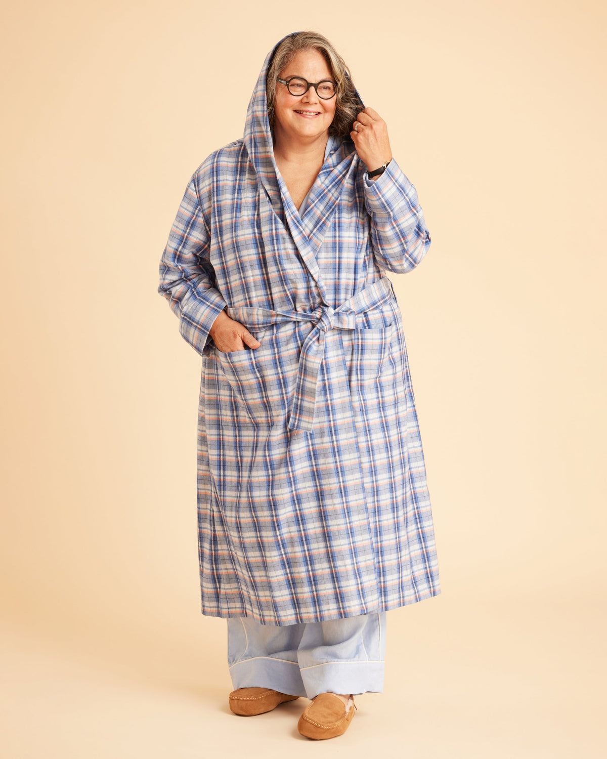Cashmerette Fiske Sleepwear Set PDF sewing pattern, person wearing a blue plaid robe, side view
