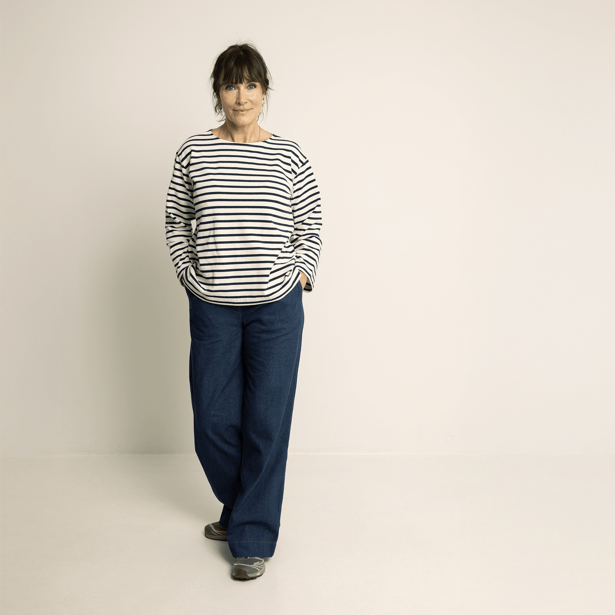 Wardrobe By Me High Waist Pants PDF sewing pattern, model in light jeans