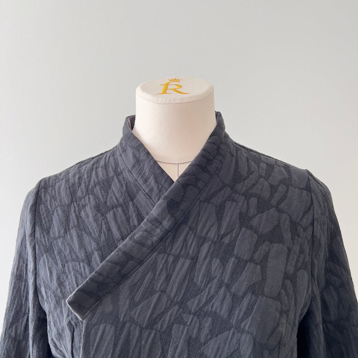 Sewing Therapy Hanbok Top and Jacket PDF sewing pattern, navy hanbok jacket side view