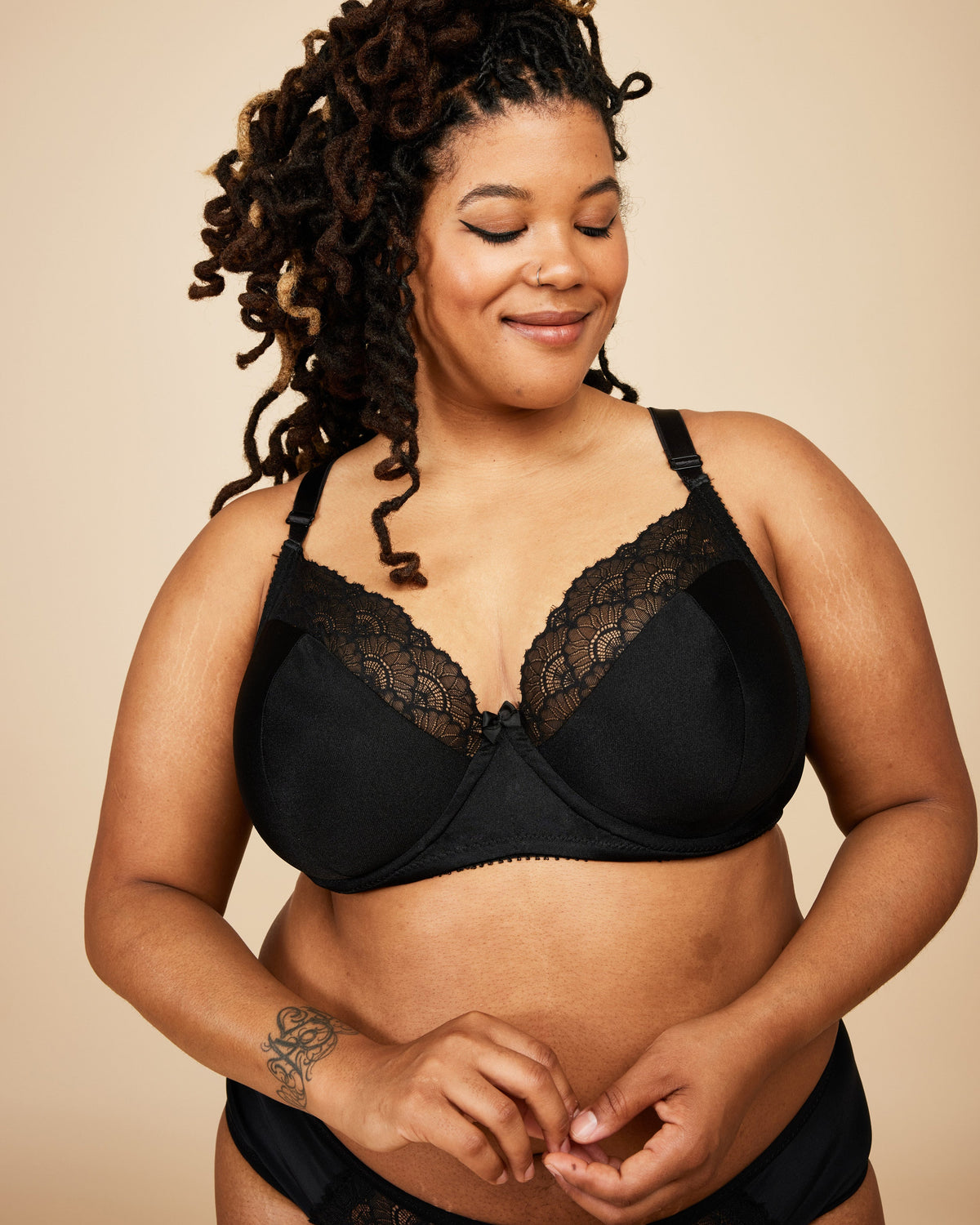 Cashmerette Willowdale Bra PDF sewing pattern, woman wearing a black lace bra